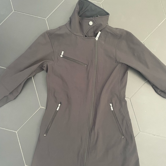 Nau Asymmetrical Trench - Picture 2 of 12